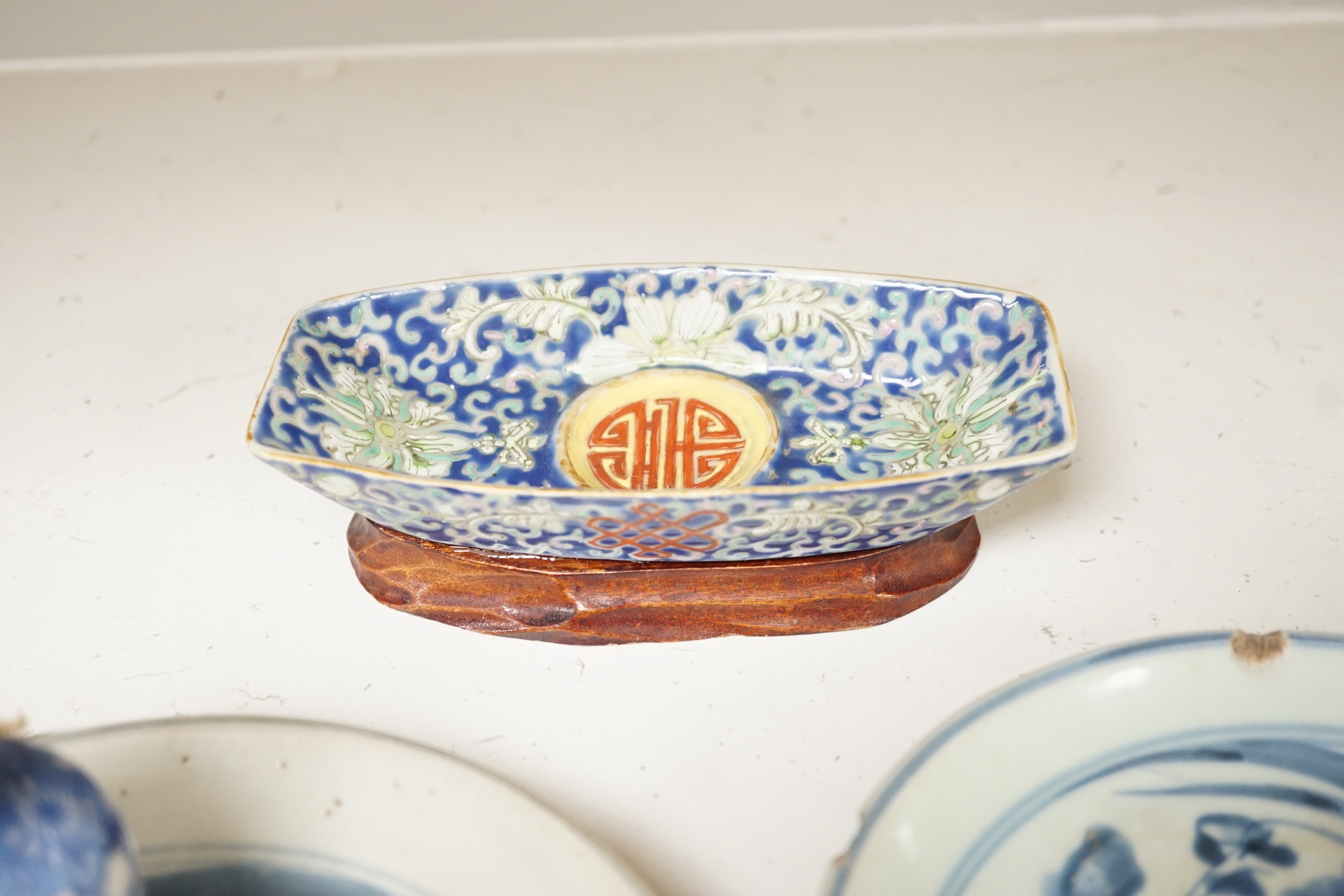 A Chinese enamelled porcelain cup stand, 15.2 cm, two Chinese blue and white plates and a small Japanese bottle vase